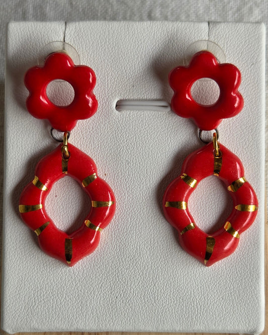 Aros rojos M 2 piezas flor con lustre de oro