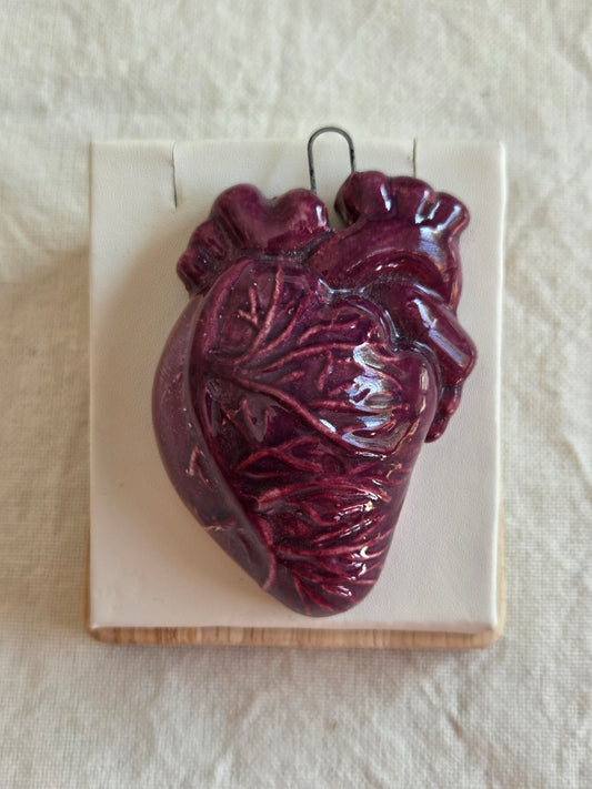 Corazón de pared berenjena gancho