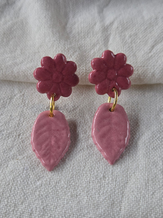 Aros hoja y flor 2 piezas rosado