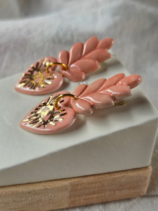 Corazón de los rayos rosado y oro