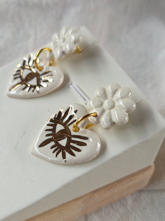 Corazón de los rayos blanco y oro