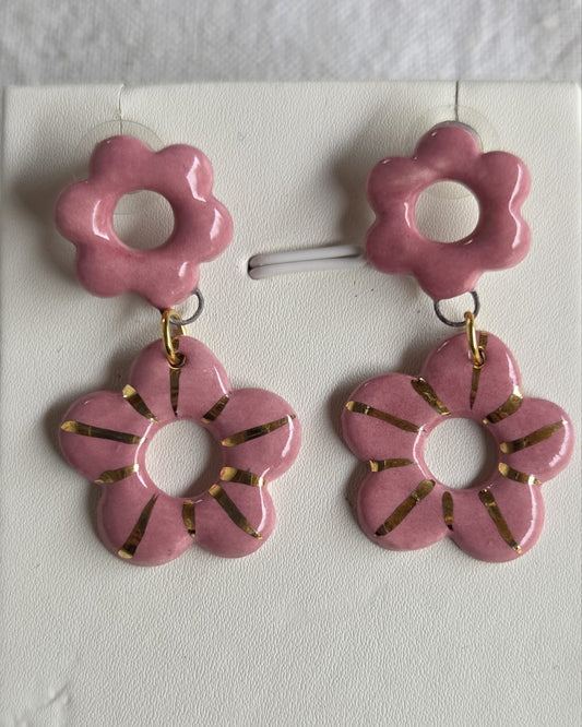 Aros magenta M 2 piezas flor con lustre de oro