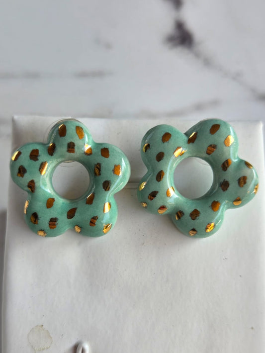 Aros flor turquesa con lustre de oro