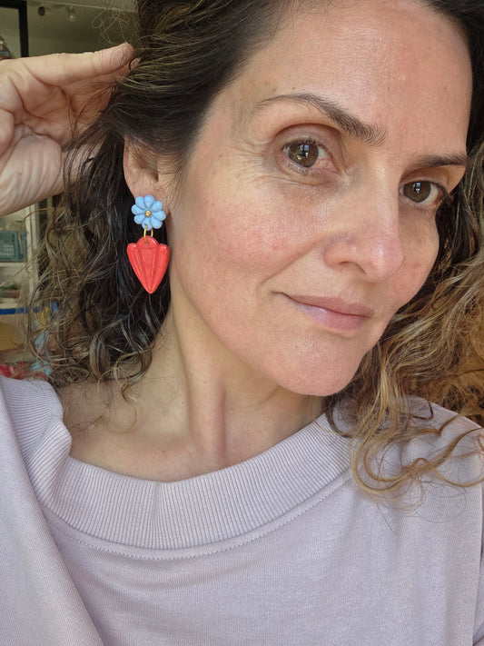 Aros 2 piezas con oro flor celeste y rojo