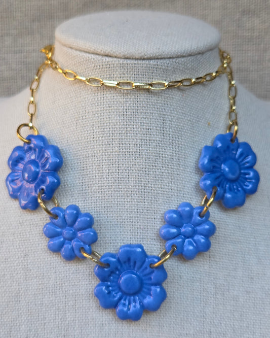 Collar 5 flores azulinas