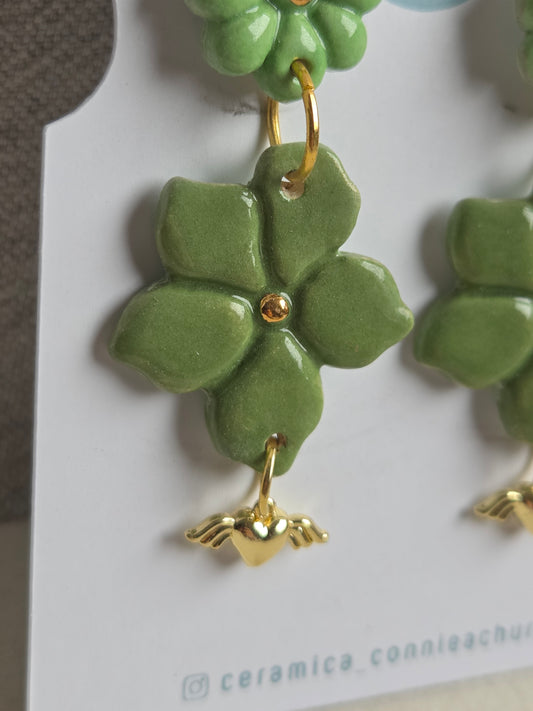 Aros 2 piezas verde/ oro + corazón alado