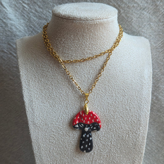 Dije de hongo con cadena