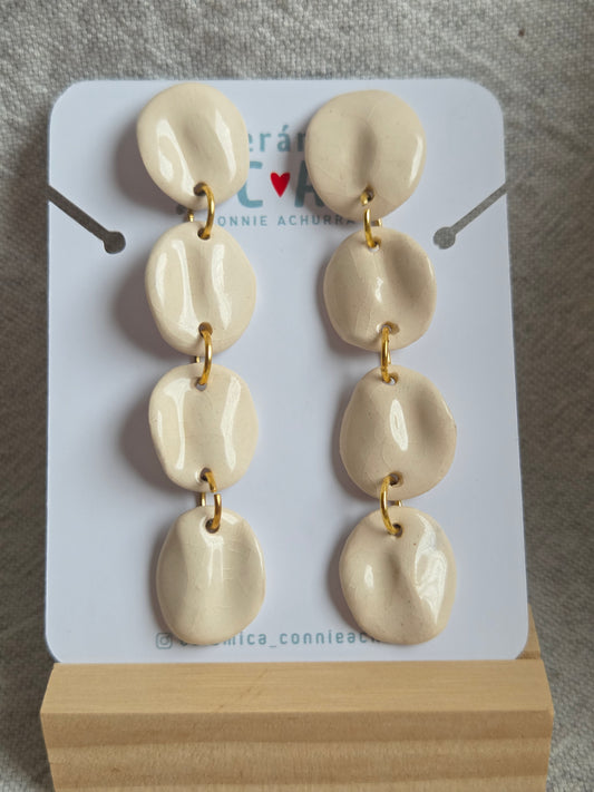 Aros/ Collar pétalos crudo con cadena de oro, juntos o separados.