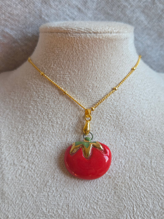 Dije de tomate grande con oro
