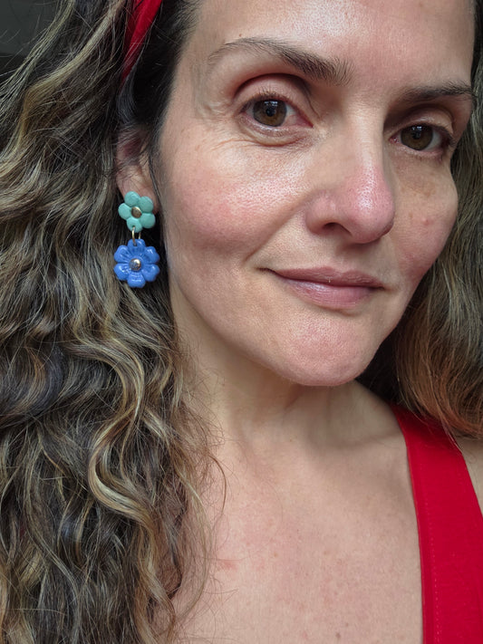 Aros 2 piezas flores en tonos azules y oro