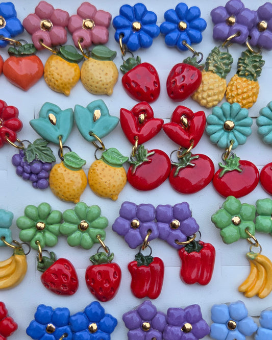 Aros 2 piezas frutillas con oro