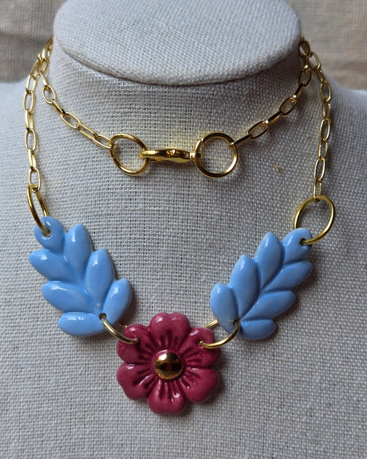 Collar flores magenta y celeste + oro