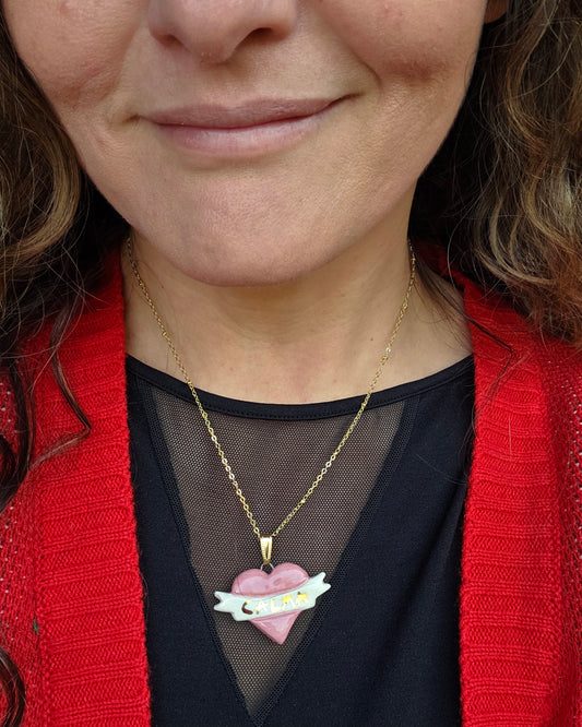 Collar corazón rosado CALMA y oro con cadena bañada en oro