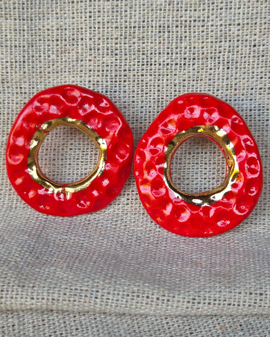 Aros círculos rojo y lustre de oro