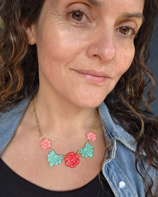 Collar 5 flores de colores 3
