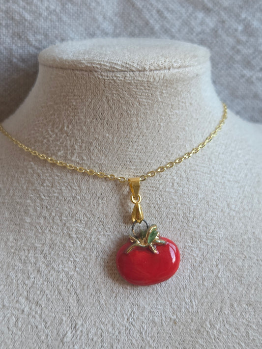 Dije de tomate con oro