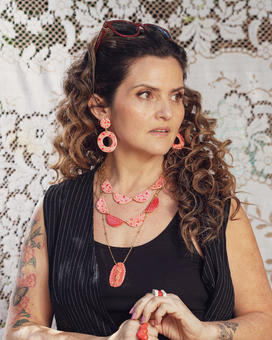 Aros/ Collar rojo con chispas rojas con cadena de oro, juntos o separados.