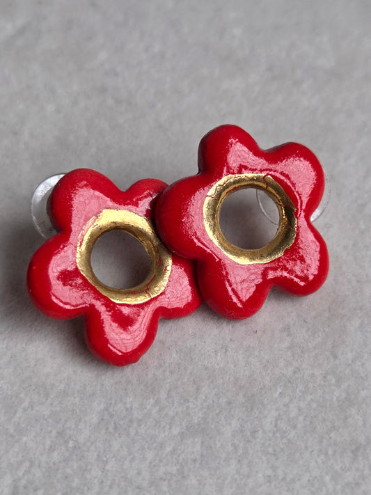 Aros flor circulo rojas con oro 1 pieza