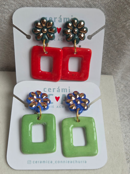 Aros 2 piezas cuadrado y flor con oro