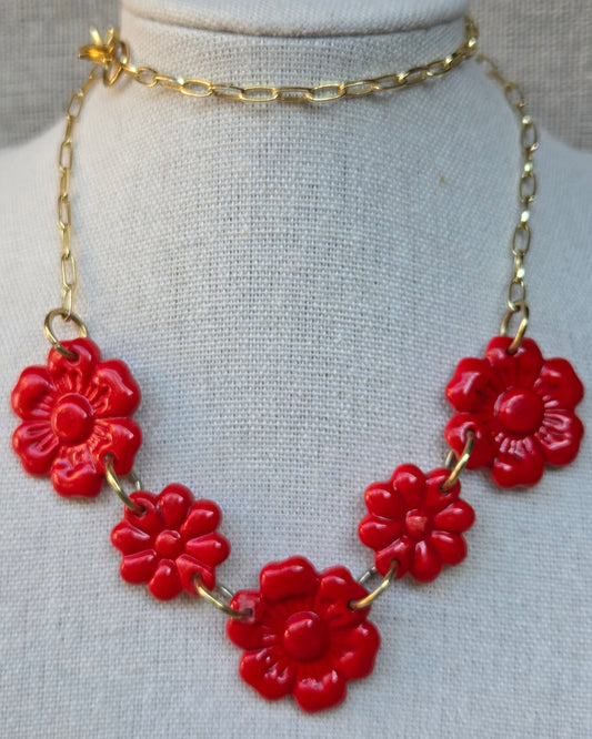 Collar 5 flores rojas