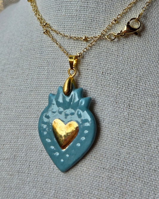 Collar sagrado corazón petróleo y oro con cadena bañada en oro