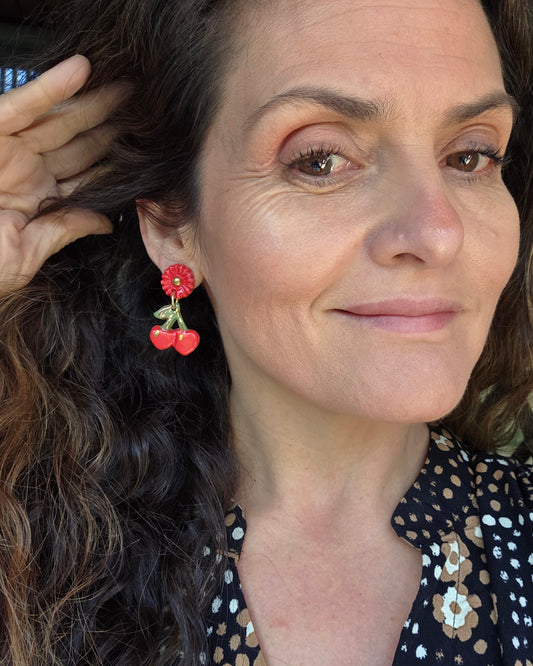 Aros cerezas rojas 2 piezas + lustre de oro M