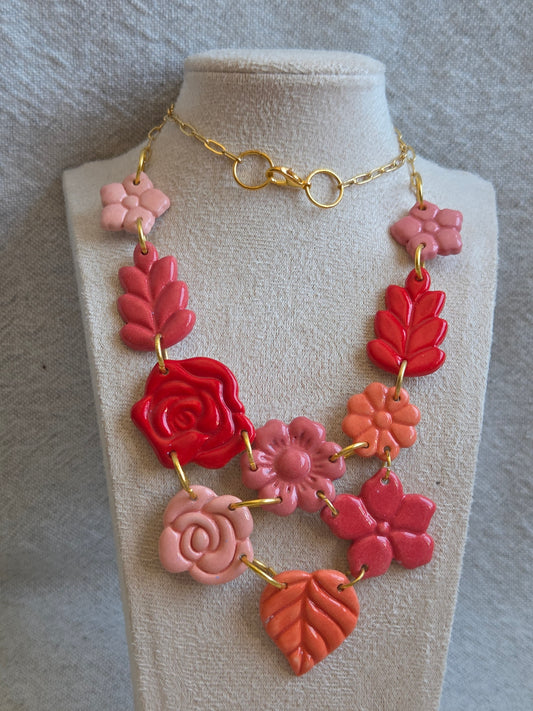 Collar ROSALÍA 10 piezas en tonos rojos y rosas