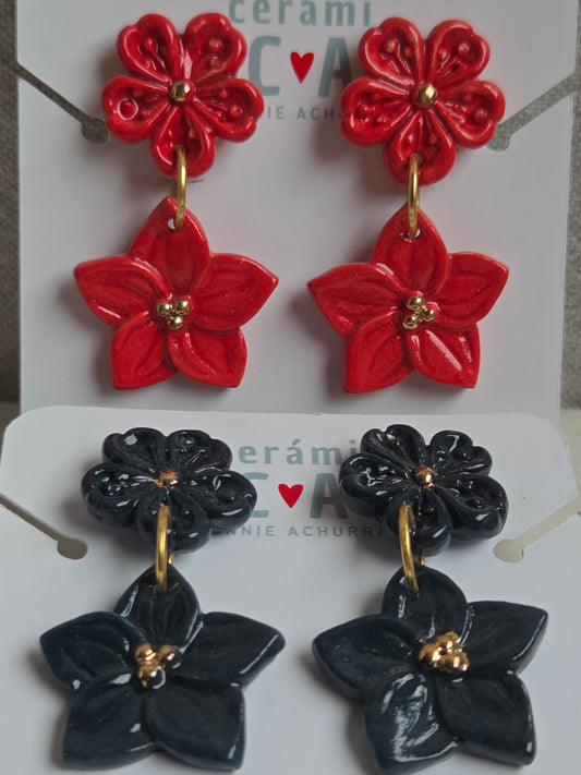 Aros 2 piezas flores  1 color con oro