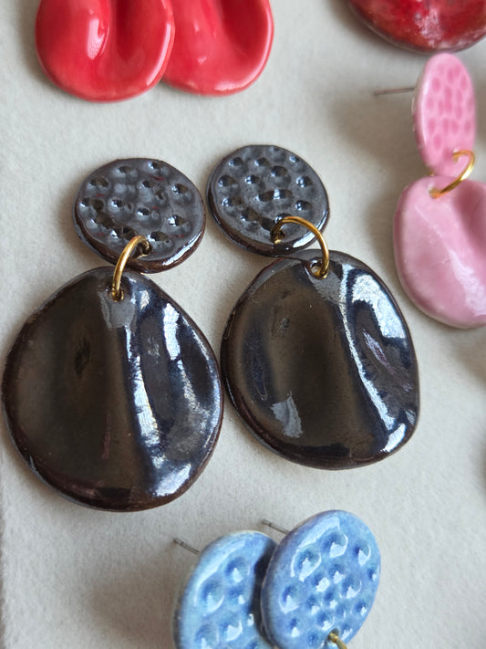 Aros pétalos XL negro tornasol