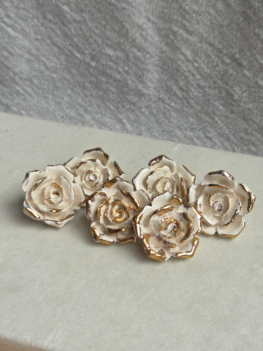 Aros Rosas blancas 1 pieza con oro