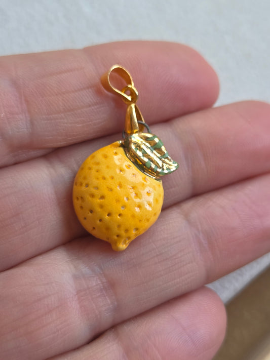 Dije de limón con oro