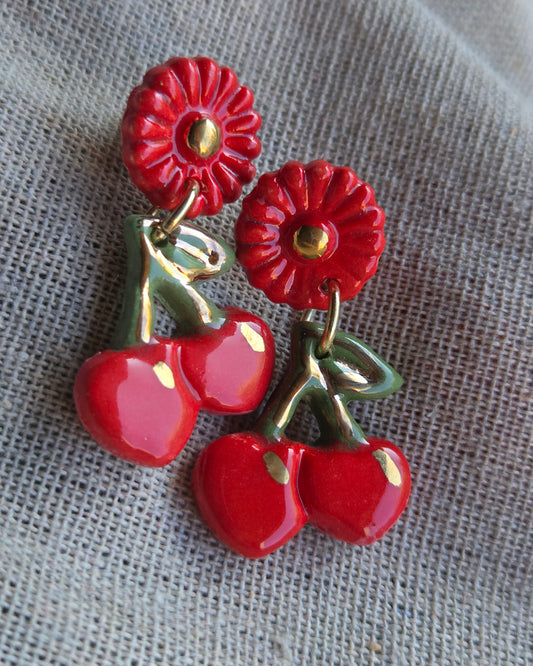 Aros cerezas rojas 2 piezas + lustre de oro M