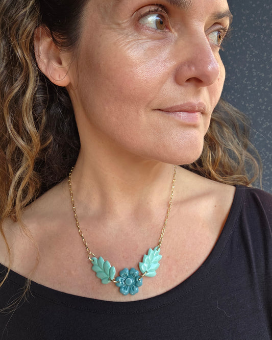 Collar 3 flores turquesa