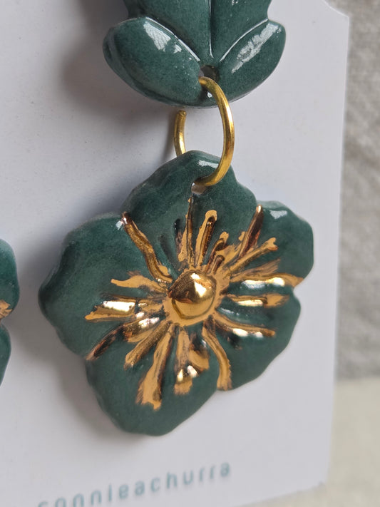 Aros 2 piezas espiga y flor verde botella con oro