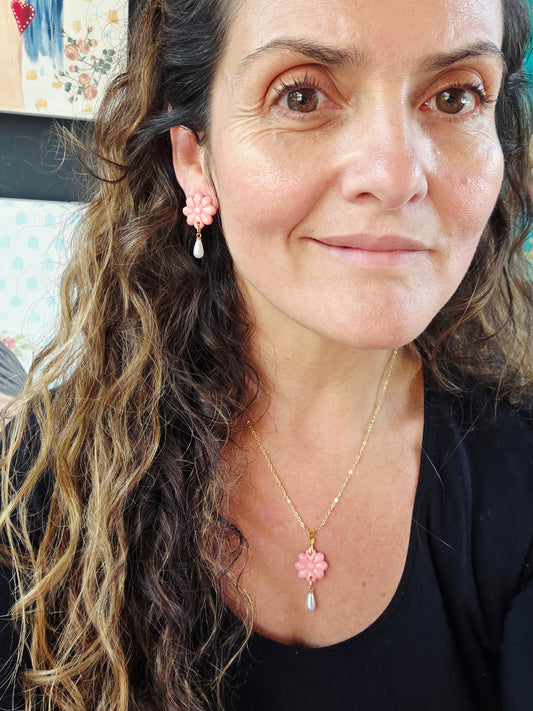 Set flor rosado aros y collar