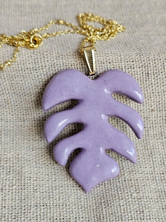 Collar monstera violeta