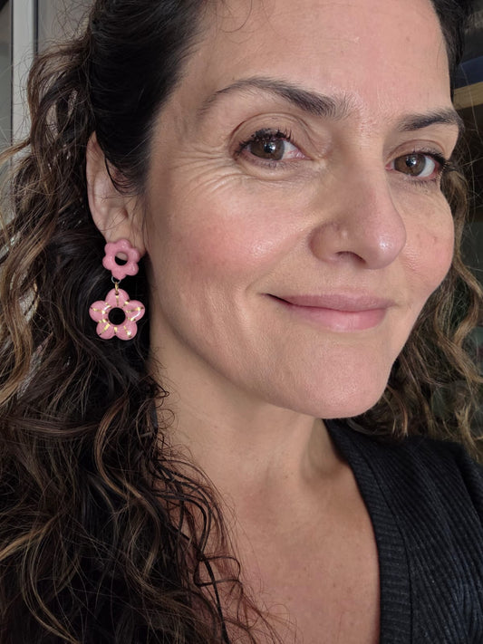 Aros magenta M 2 piezas flor con lustre de oro