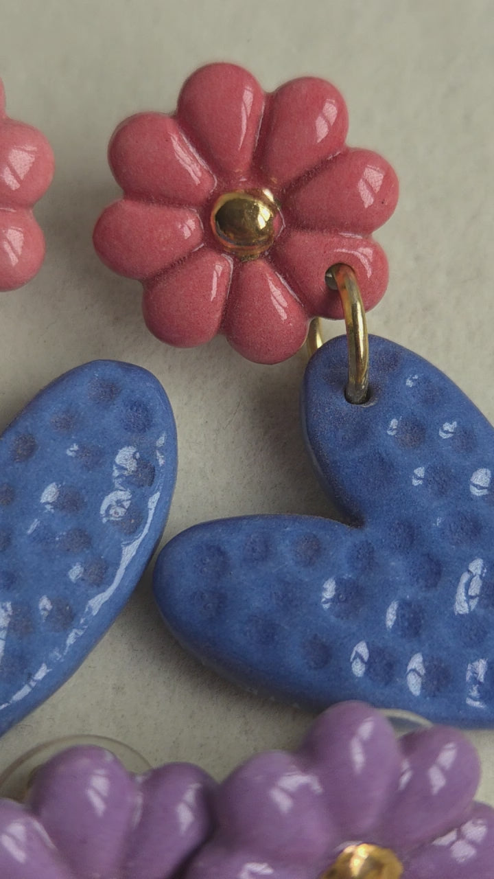 Aros corazón rosado y azul 2 piezas con oro