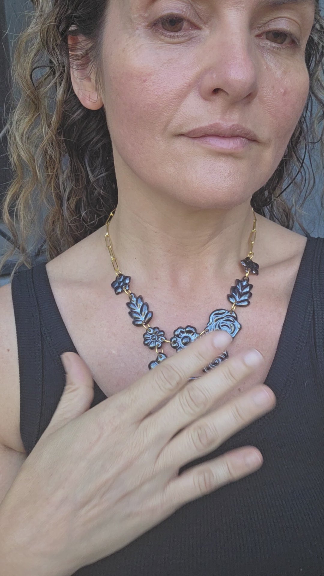 Collar ROSALÍA 10 piezas en esmalte negro tornasol