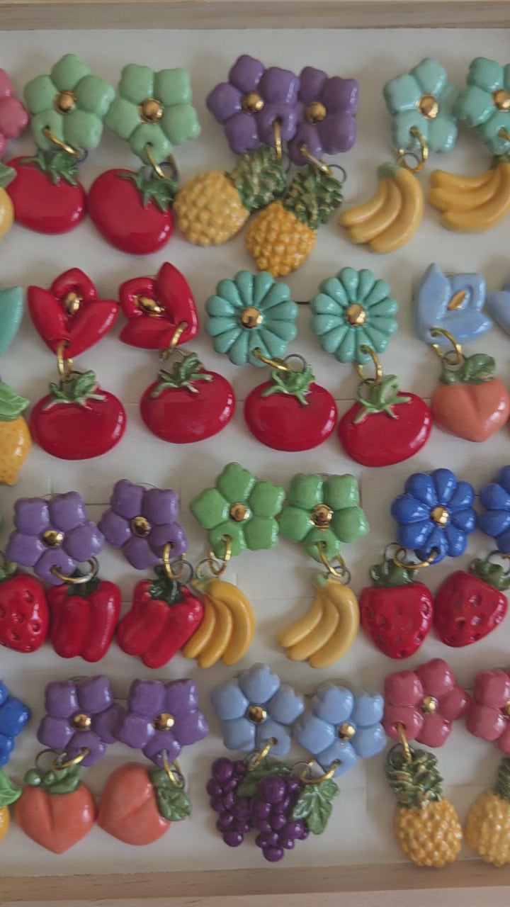 Aros 2 piezas frutillas con oro