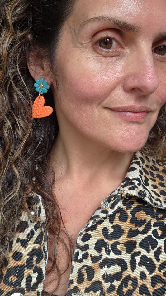 Aros corazón naranja y turquesa 2 piezas con oro