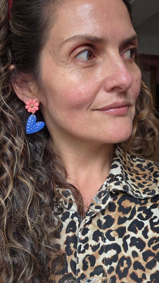 Aros corazón rosado y azul 2 piezas con oro