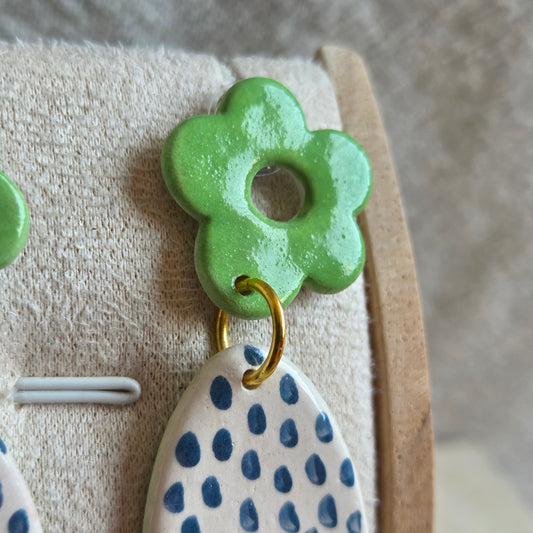 Aros 2 piezas flor verde y puntos