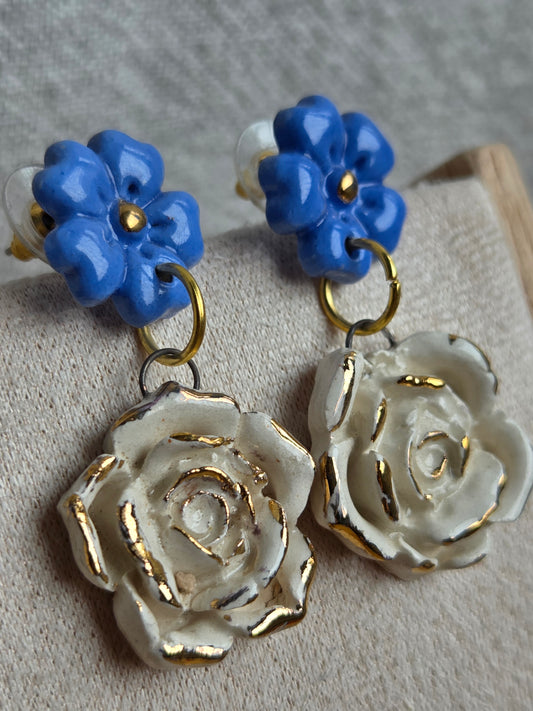 Aros rosas azules, blanco y oro,2 piezas