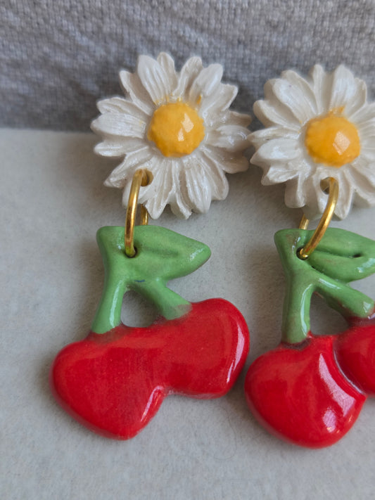 Aros 2 piezas margaritas y cerezas