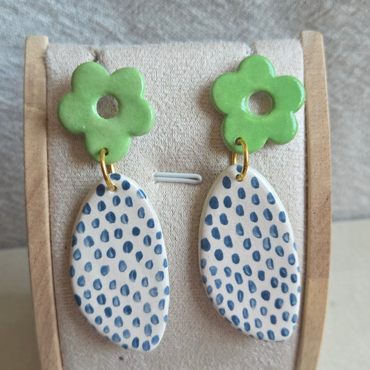 Aros 2 piezas flor verde y puntos