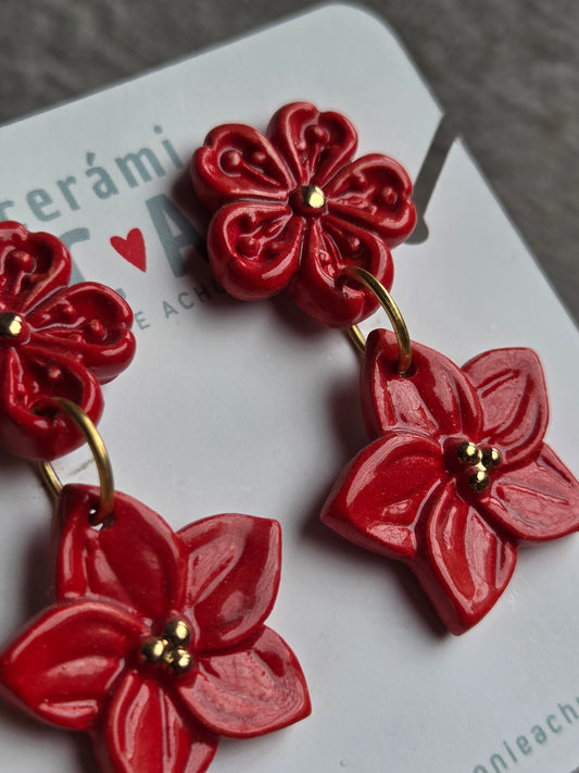 Aros 2 piezas flores  1 color con oro