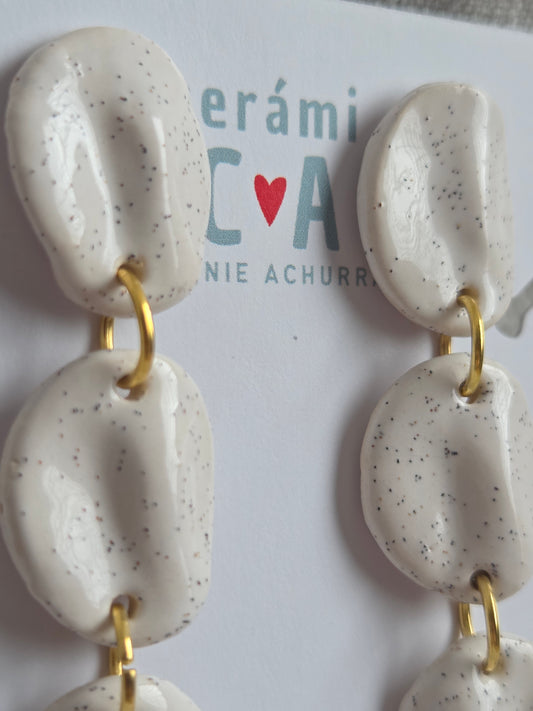 Aros pétalos blancos con pintitas