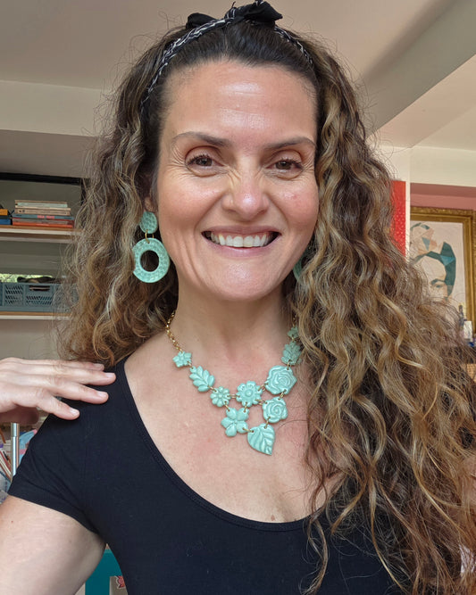 Collar ROSALÍA 10 piezas en esmalte verde nilo mate