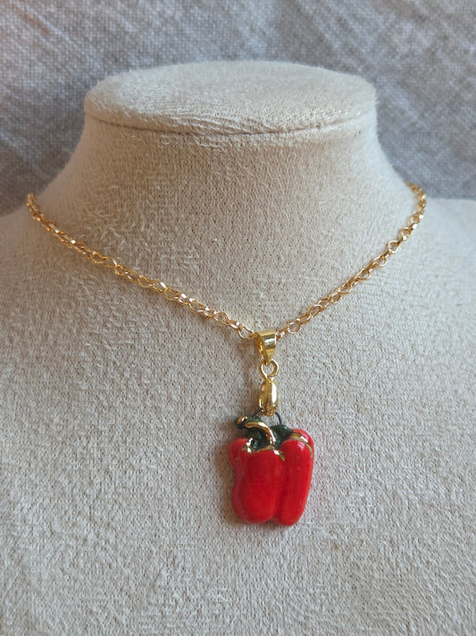 Dije de pimentón con oro